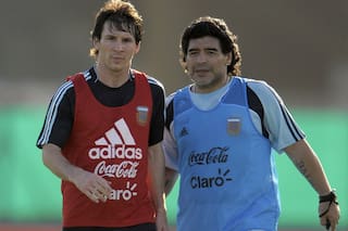 Rompió el silencio. El mensaje de Messi para Maradona tras la operación
