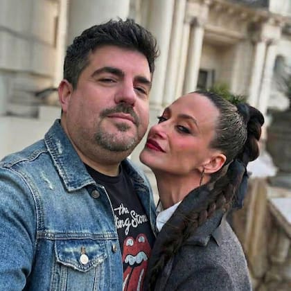 Junto a Mónica Antonópulos, su mujer, con quien tenía un perfil de Instagram llamado Ricardo y Liliana TV, dedicado a realizar sketches como una pareja de adultos mayores