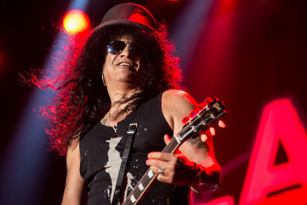 Junto a Myles Kennedy and The Conspirators, el guitarrista de Guns N’ Roses se antepuso al mal tiempo y a algunos problemas técnicos para ofrecer un show ajustado a la altura de su leyenda