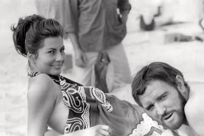 Junto a Richard Harris, con quien protagonizó Tres perfiles de mujer, en 1965.