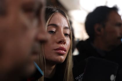 Candela Arizaga al salir de la fiscalía especializada en Violencia de Género en Saavedra