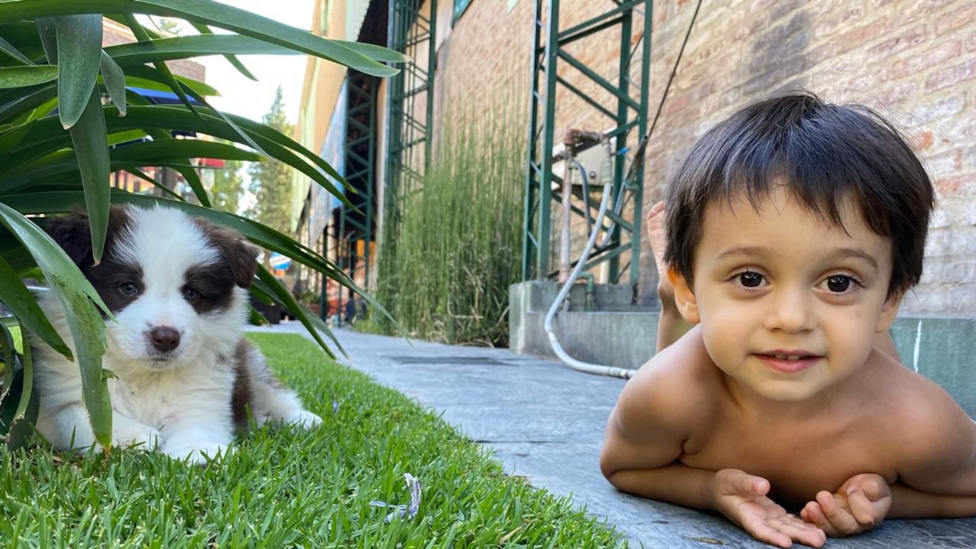 Junto a su adorado perrito.