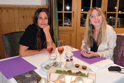 Junto a su amiga, Belén Arrua, en el restaurante The K.