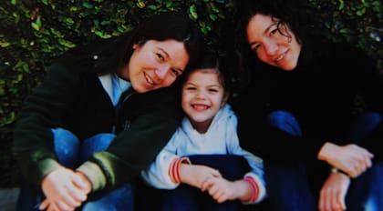 Junto a su hermana y su sobrina, creadoras de Sirenas con turbante.