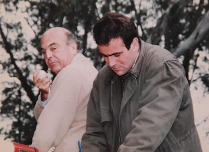 Junto a su hijo Patricio, quien continuó con la tradición como consignatario