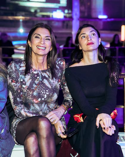 Junto a su madre Mariana Arias, a quien cosidera la mujer más elegante de la Argentina