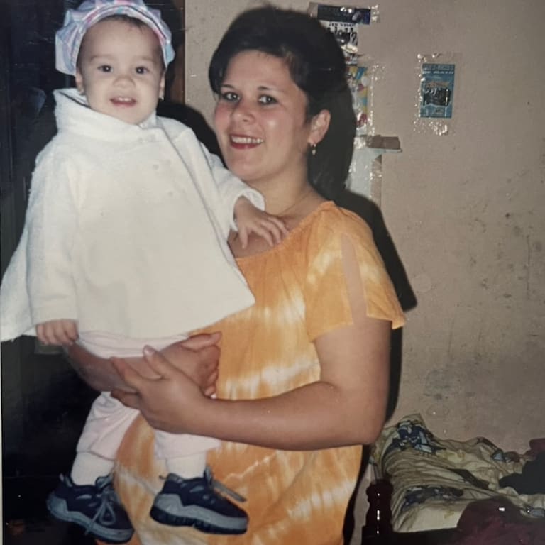 Junto a su mamá cuando era una beba