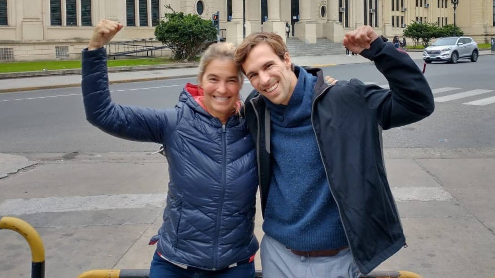 Junto a su mamá disfrutando de unos días de paseo.