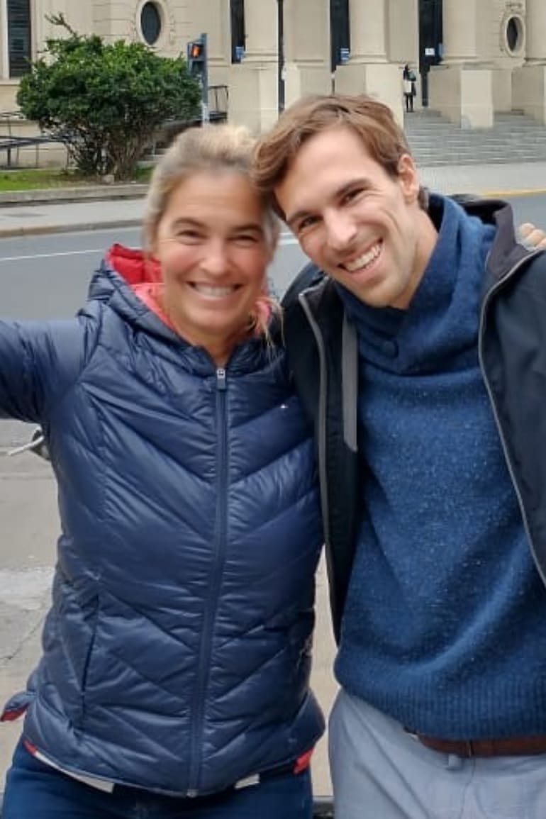 Junto a su mamá disfrutando de unos días de paseo.