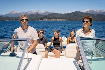 Junto a su marido, Carlos Corro, y sus tres hijos. “Somos muy unidos y a los chicos les encanta venir. Aunque los mayores ya se van de viaje con sus amigos, nunca se pierden las vacaciones acá”, cuenta