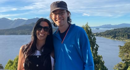 Junto a su marido, unos días antes de enterarse el diagnóstico.