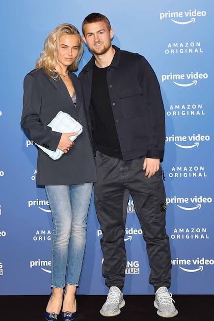 Junto a su novio. El padre de AnneKee también es futbolista, al igual que sus dos hermanos menores, Max y Jip.