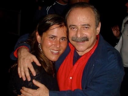 Junto a su papá, Jorge Guinzburg.