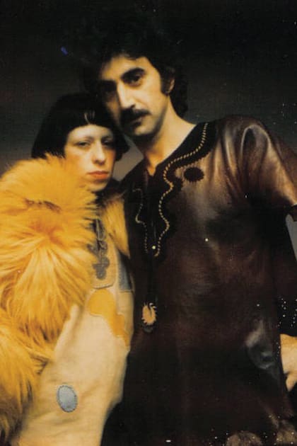Junto a su pareja y socio creativo Pablo Mesejeán, en Londres en 1970. Él murió en 1986.