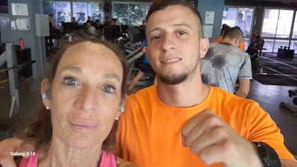 Junto a su profesor de musculación, Matías Maugeri.