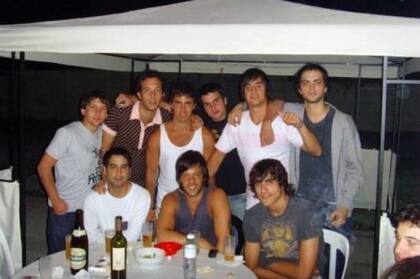Junto a sus amigos.