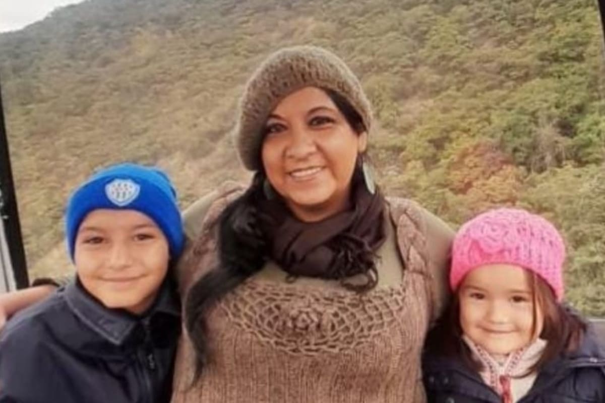 Junto a sus dos nietos a quienes hace pocos días visitó en Salta.