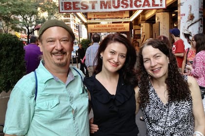 Junto a sus padres, en Nueva York.
