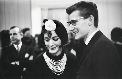 Junto a Yves Saint Laurent, quien la convirtió en musa de su primera colección