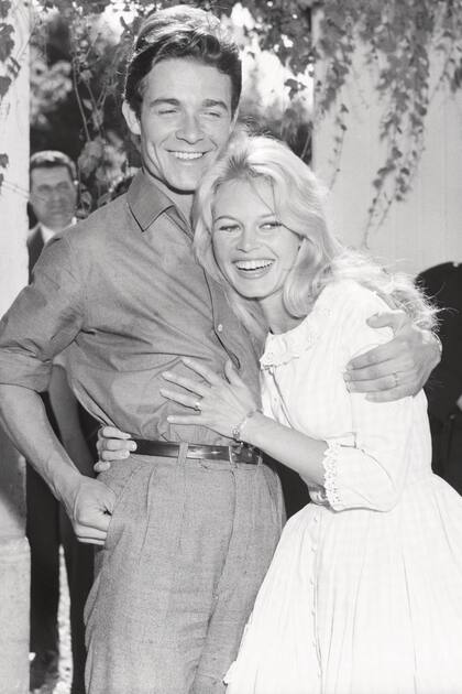 Junto al actor Jacques Charrier, su segundo marido, con quien se casó en secreto en febrero de 1959. Fue el padre de su único hijo