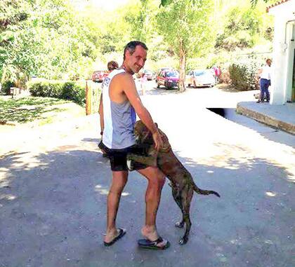 Junto al perro que nos acompañaría casi toda la carrera y sería guía ante la falta de marcas