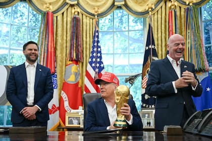 Junto al presidente de Estados Unidos y la FIFA, se encontraba también el vicepresidente de Donald Trump, James David Vance (izquierda).