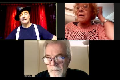 Junto con Aníbal Silveyra y Víctor Laplace, en un musical sobre Gardel, vía Zoom