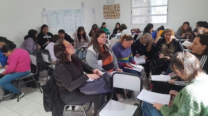 Junto con la Universidad Nacional de Avellaneda, la cooperativa ya capacitó a unas 1500 cuidadoras