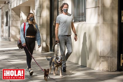 Juntos desde hace más de tres años, esperaban con ansias la llegada de su primera hija (él es papá de Lucía y Manuel, fruto de su relación con Mercedes Sarrabayrouse, y ella de Paloma). Antes del nacimiento de Aurora, los únicos bebés de la casa eran Rosie y Churra, las mascotas de la pareja.