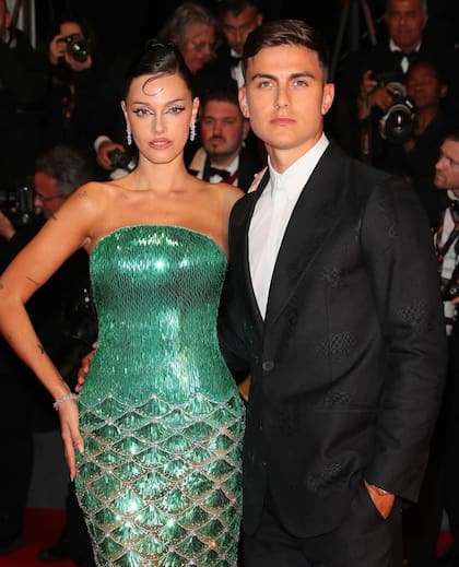 Juntos y enamorados, así fue el paso de Sabatini y Dybala por Cannes (Foto: Instagram @orianasabatini)