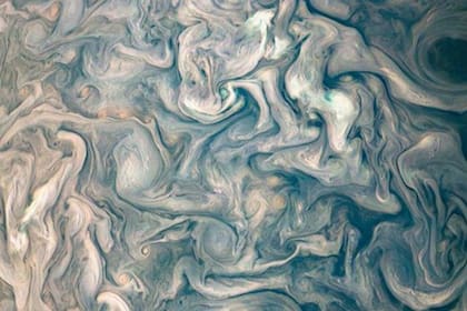 Nubes turbulentas en Júpiter en una imagen de la sonda Juno divulgada este año