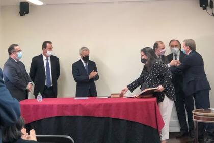 Los colegas de la Cámara Federal felicitan a Roberto Boico después de la jura