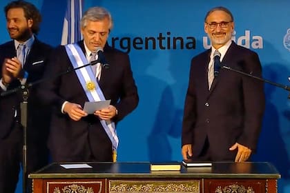 Jura del ministro de agricultura, ganadería y pesca, Luis Basterra