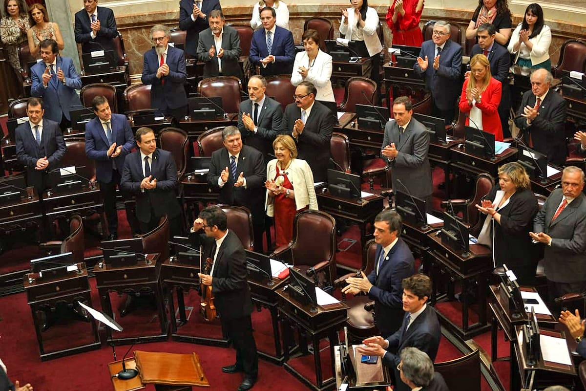 Juran los 24 senadores electos