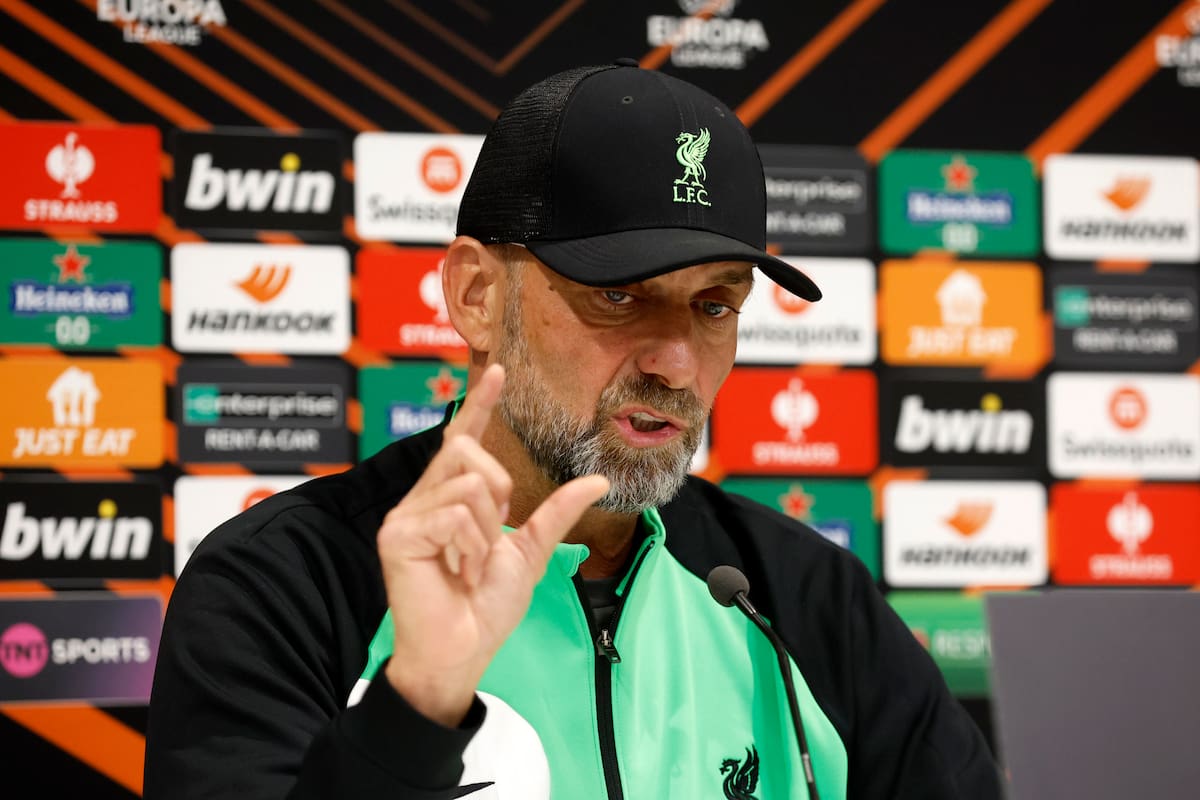 Jürgen Klopp se enfureció con un conductor por un chiste sobre la carga de partidos de sus jugadores