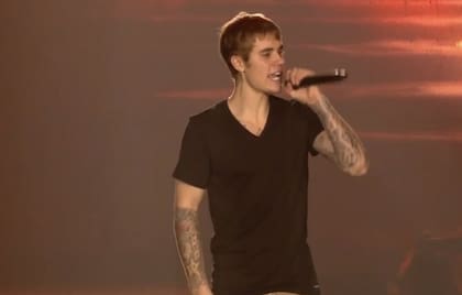 Justin Bieber interpretó "Let Me Love You" en los AMAs