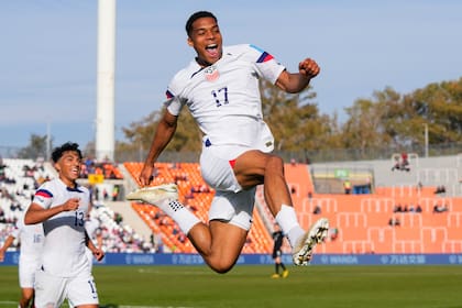 Justin Che festeja el tercer gol de Estados Unidos ante Nueva Zelanda; el elenco norteamericano ganó todos sus partidos