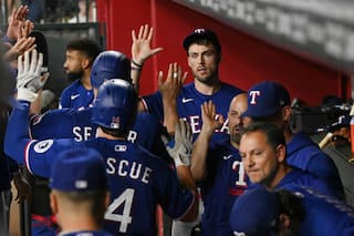 Seager pega jonrón, Rangers vencen 7-6 a Diamondbacks y ganan primera serie fuera en dos meses