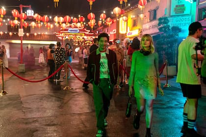 Justin H. Min y Lucy Boynton, los protagonistas