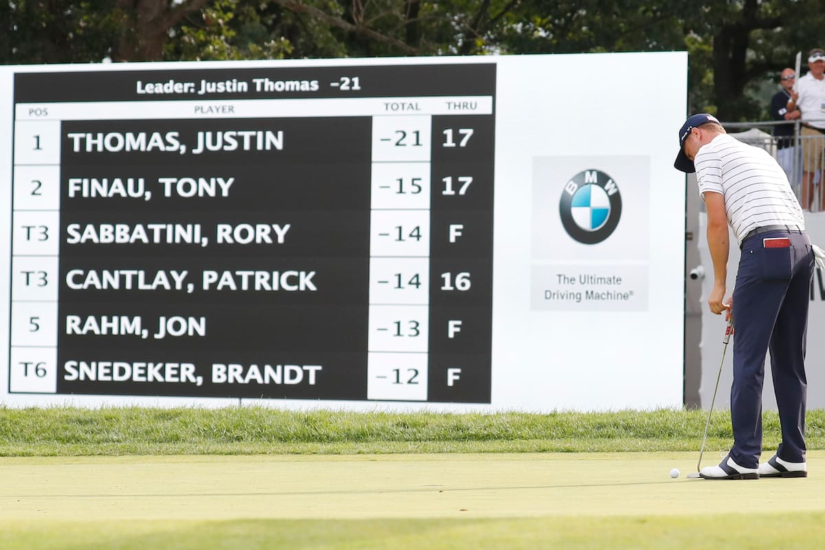 Justin Thomas cumplió una vuelta de 61 (-11) el sábado y tiene una gran ventaja sobre Tony Finau