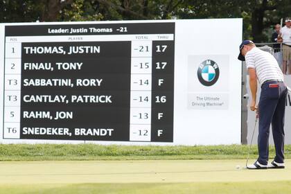 Justin Thomas cumplió una vuelta de 61 (-11) el sábado y tiene una gran ventaja sobre Tony Finau