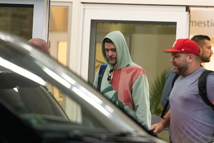 Justin Timberlake llegó a la Argentina en la madrugada del martes y eligió el perfil bajo, evitando el contacto con los fanáticos que se habían agolpado para verlo en el aeropuerto