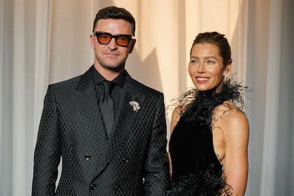 Justin Timberlake y Biel compartieron los flashes en su llegada a la gala de la Academia