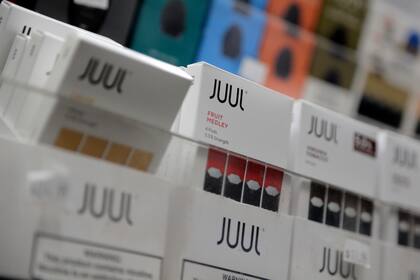 Juul puede seguir vendiendo sus vapes de tabaco y mentol, dice la FDA