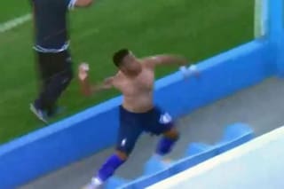 Juventud Antoniana descendió y un ex San Lorenzo terminó a los piedrazos