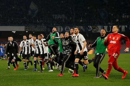 Juventus le ganó a Napoli y estira la diferencia