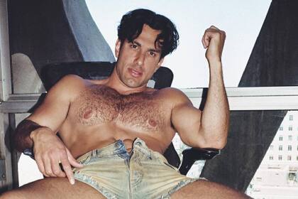 Jwan Yosef, ex de Ricky Martin, posó atrevido para una sesión de fotos en una revista