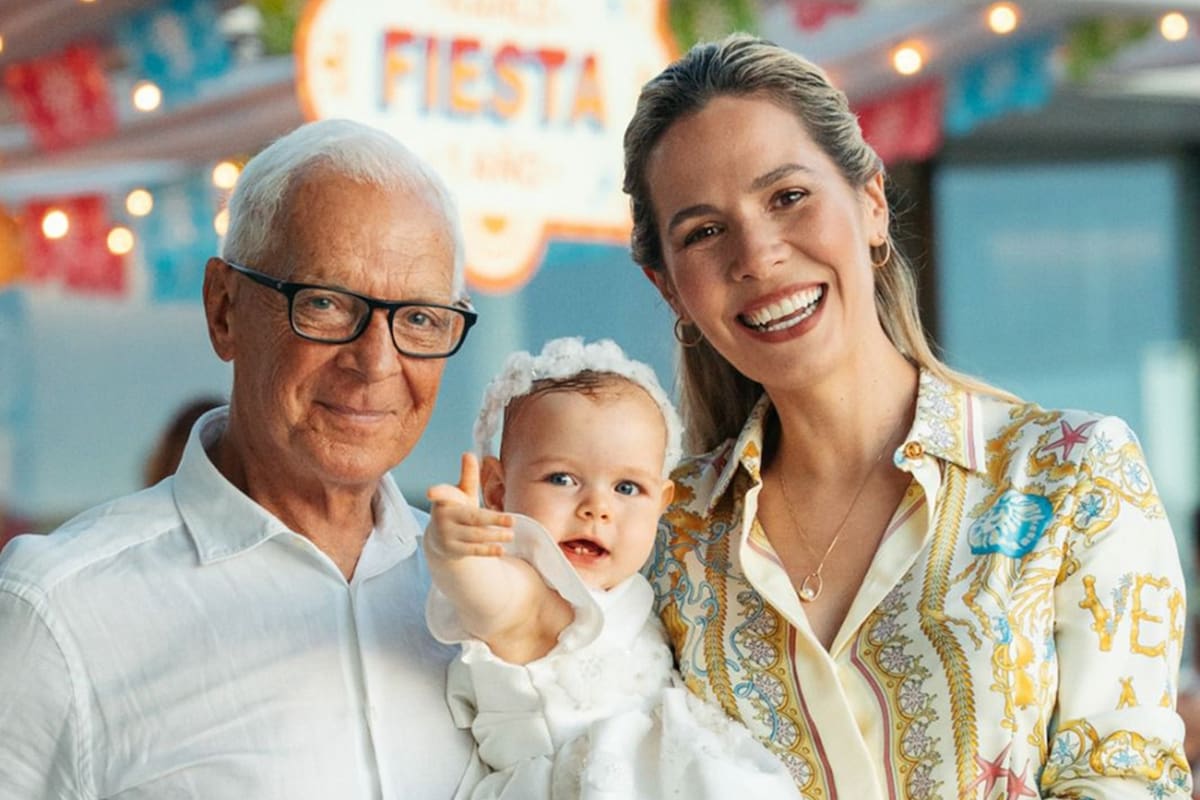 Kahlo junto a sus padres, Eduardo y Elina