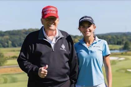 Kai Trump junto con su abuelo Donald Trump, presidente de los Estados Unidos (Archivo)