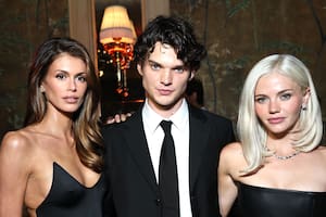 Homer Gere y Kaia Gerber, los hijos de Richard Gere y Cindy Crawford, deslumbraron en la alfombra ... azul